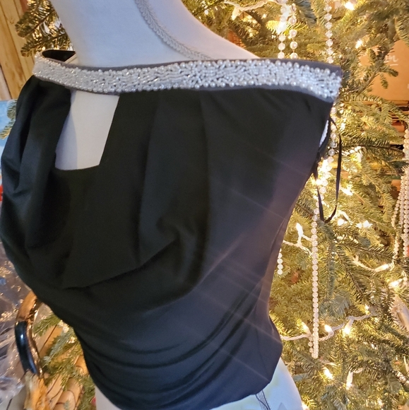 New Showpo Revolve HALTER pearl NECKLINE Keyhole TOP IN BLACK sz XS ruched - Picture 6 of 13